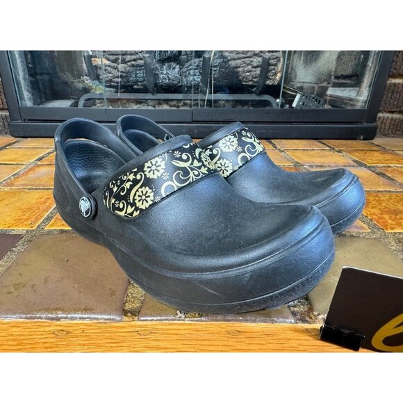 Women’s 7 Crocs Mercy Graphic Slip Resistant Nursing Work Shoes 10876 - Picture 3 of 9